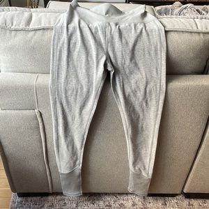 Alo yoga legging. light heathered gray.